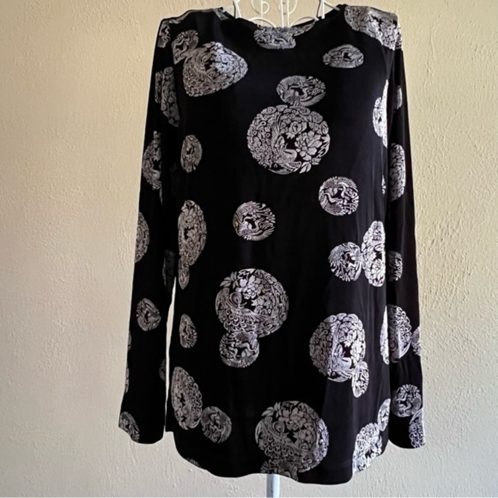 Citiknits black & white long-sleeved tee-shirt. Size XS. EUC.